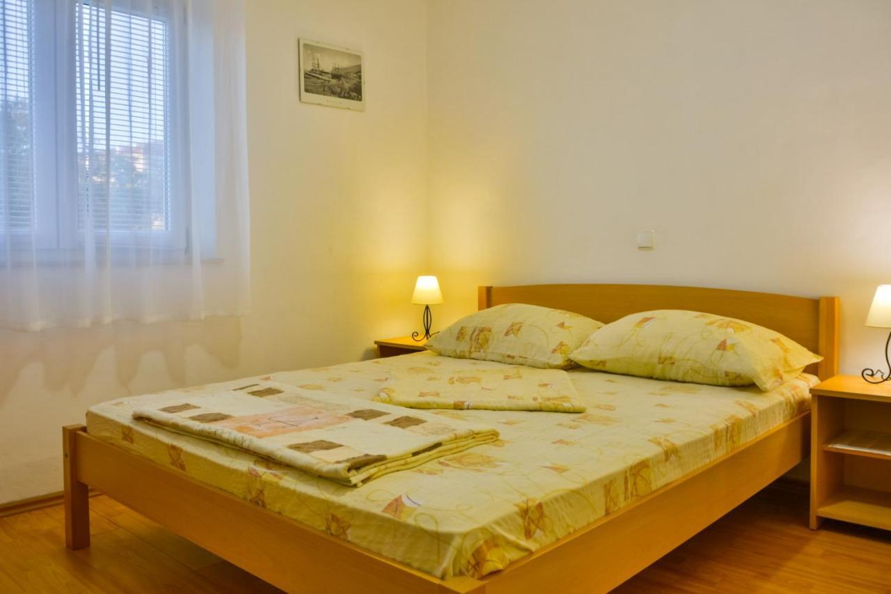 Apartments with a parking space Senj - 11520 Bagian luar foto